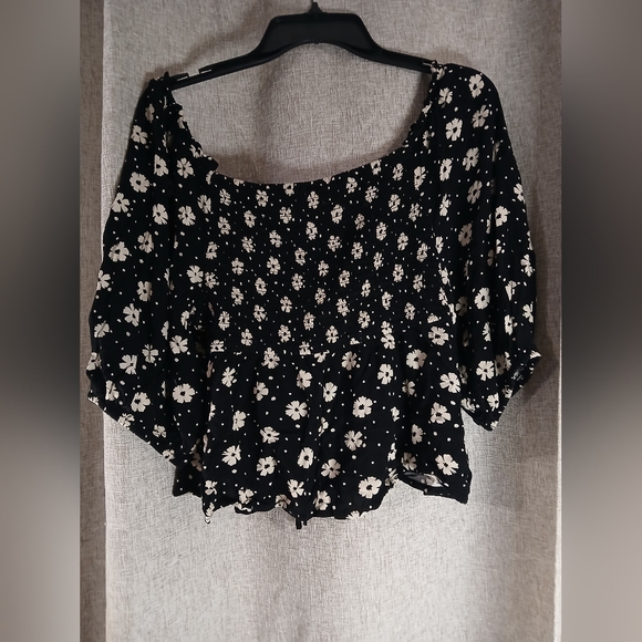 NO BOUNDARIES WOMEN'S XL BLACK AND WHITE SUMMER TOP - Picture 3 of 3